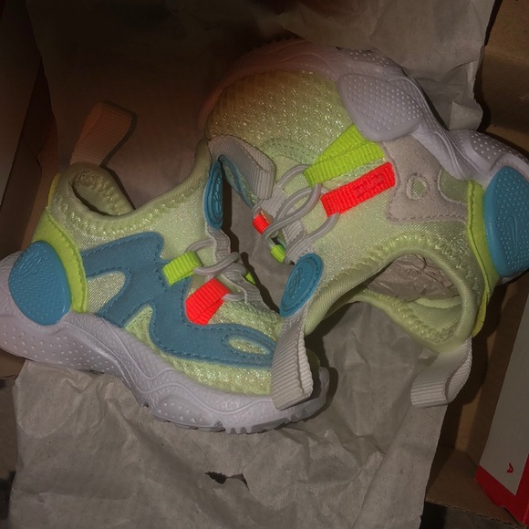 Infant sneakers - Picture 3 of 4